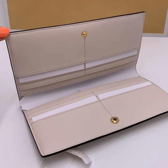 Michael Kors Reed Large
Snap Bifold Wallet Nat / Light Cream Color - Picture 9 of 11